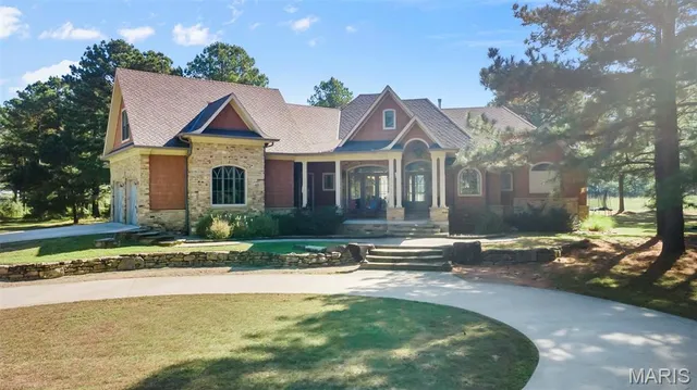 $1,425,000 | 1355 Ridgeway Drive, Benton, MO 63736
