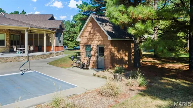 $1,425,000 | 1355 Ridgeway Drive, Benton, MO 63736