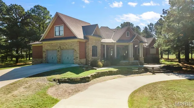 $1,425,000 | 1355 Ridgeway Drive, Benton, MO 63736