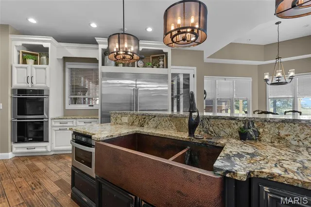 $1,425,000 | 1355 Ridgeway Drive, Benton, MO 63736