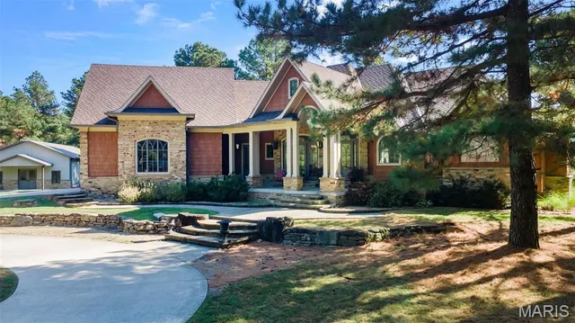 $1,425,000 | 1355 Ridgeway Drive, Benton, MO 63736