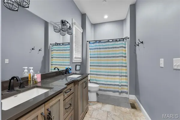 $1,375,000 | 1355 Ridgeway Drive, Benton, MO 63736