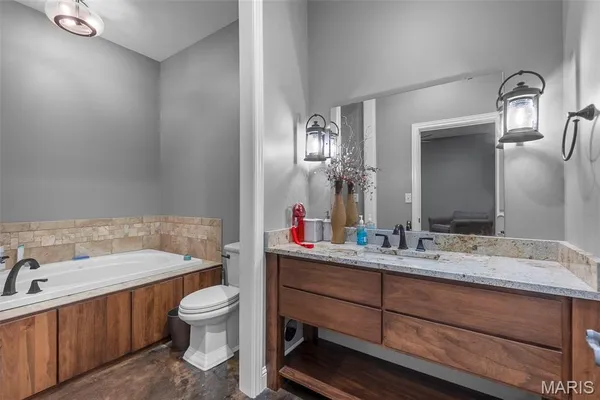 $1,375,000 | 1355 Ridgeway Drive, Benton, MO 63736