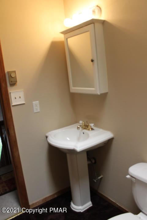 709 Edgewood Road Tobyhanna, PA 18466 - Photo 34 of 55 a bathroom with a sink a mirror and toilet