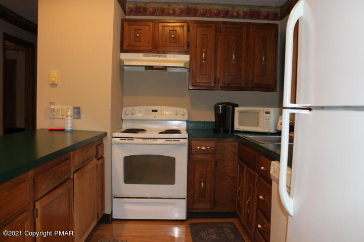 709 Edgewood Road Tobyhanna, PA 18466 - Photo 6 of 55 a kitchen with a stove and a microwave