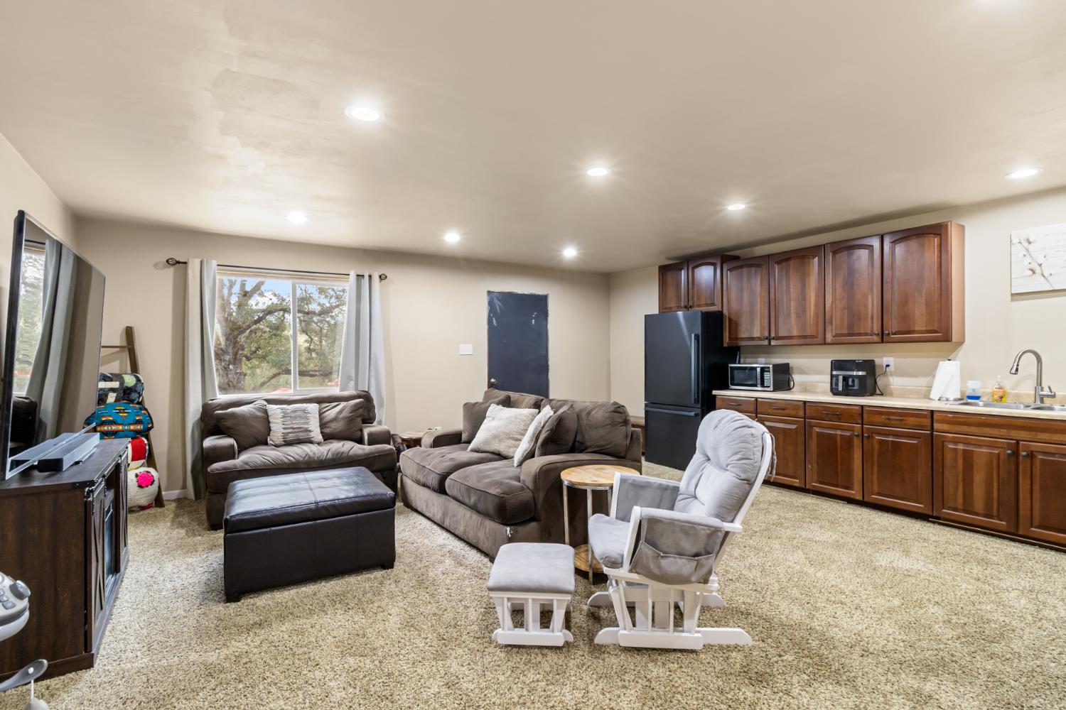 22800 Latrobe Road Plymouth, CA 95669 - Photo 48 of 81 a living room with furniture and a large window