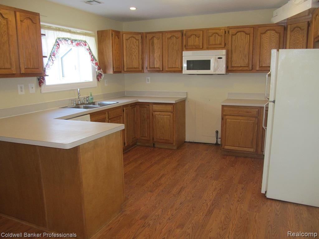 14119 Hannan Road Romulus, MI 48174 - Photo 4 of 19 Kitchen.jpg