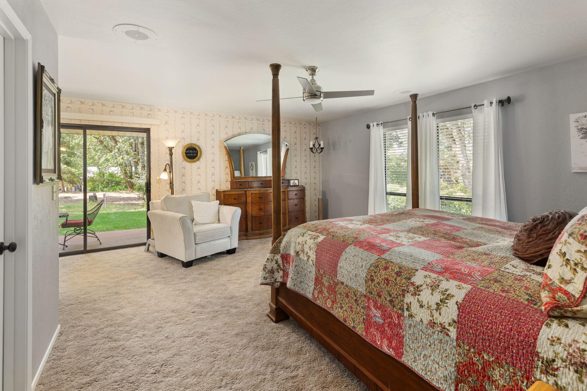 462 Espey Road Grants Pass, OR 97527 - Photo 25 of 41 Primary Bedroom