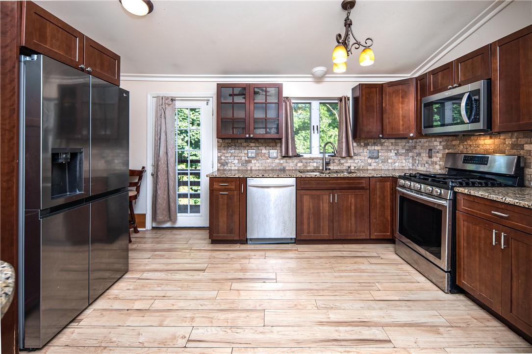 73 Carr's Lane Warwick, RI 02886 - Photo 6 of 35