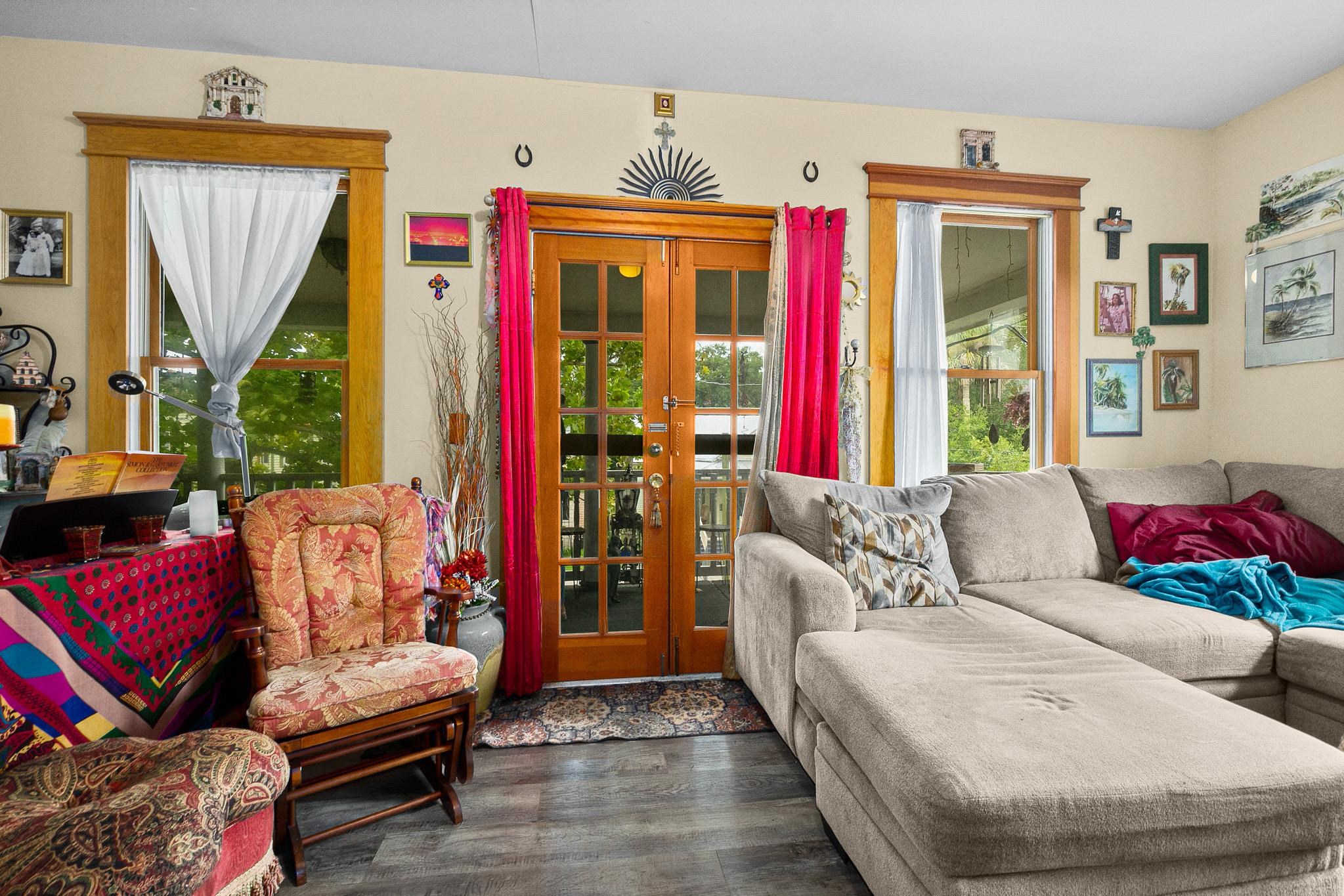 8 Saragossa Street St. Augustine, FL 32084 - Photo 17 of 38 a living room with furniture and a large window