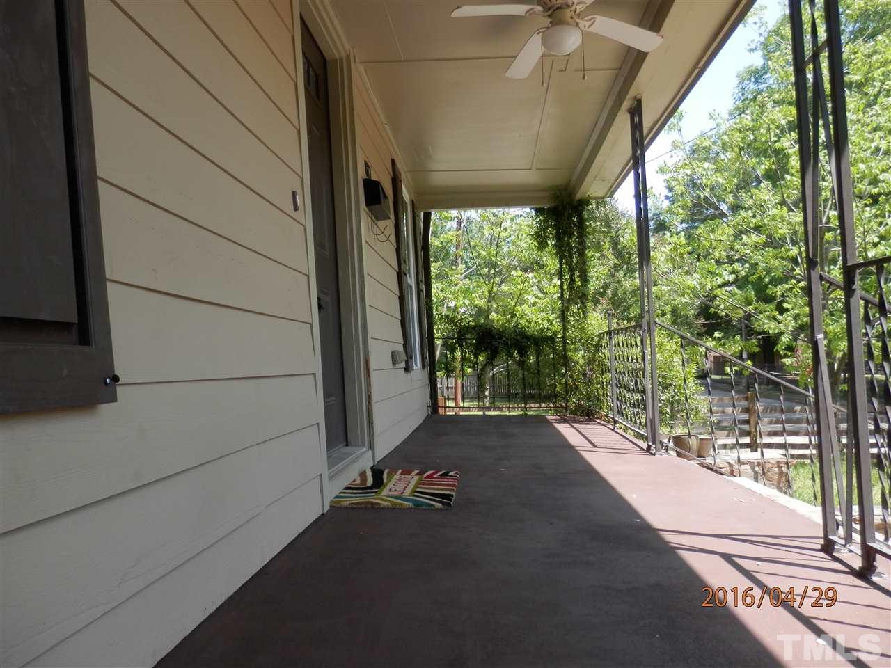 817 East Davie Street Raleigh, NC 27601 - Photo 23 of 25 a backyard of a house with table and chairs