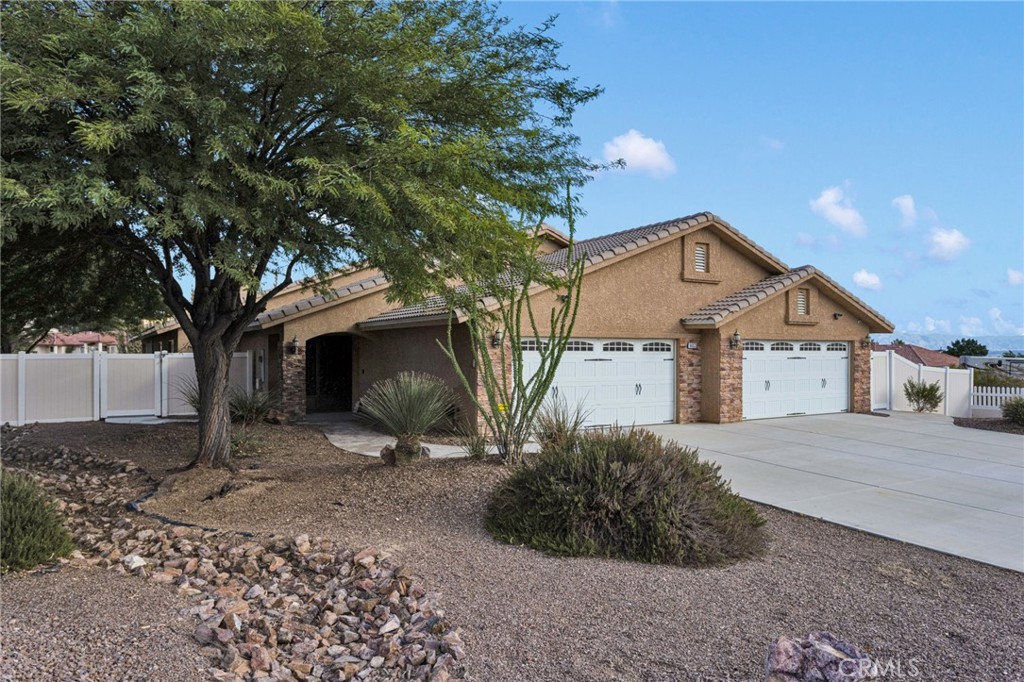 16653 Iwa Road Apple Valley, CA 92307 - Photo 4 of 60 Gallery Image 4