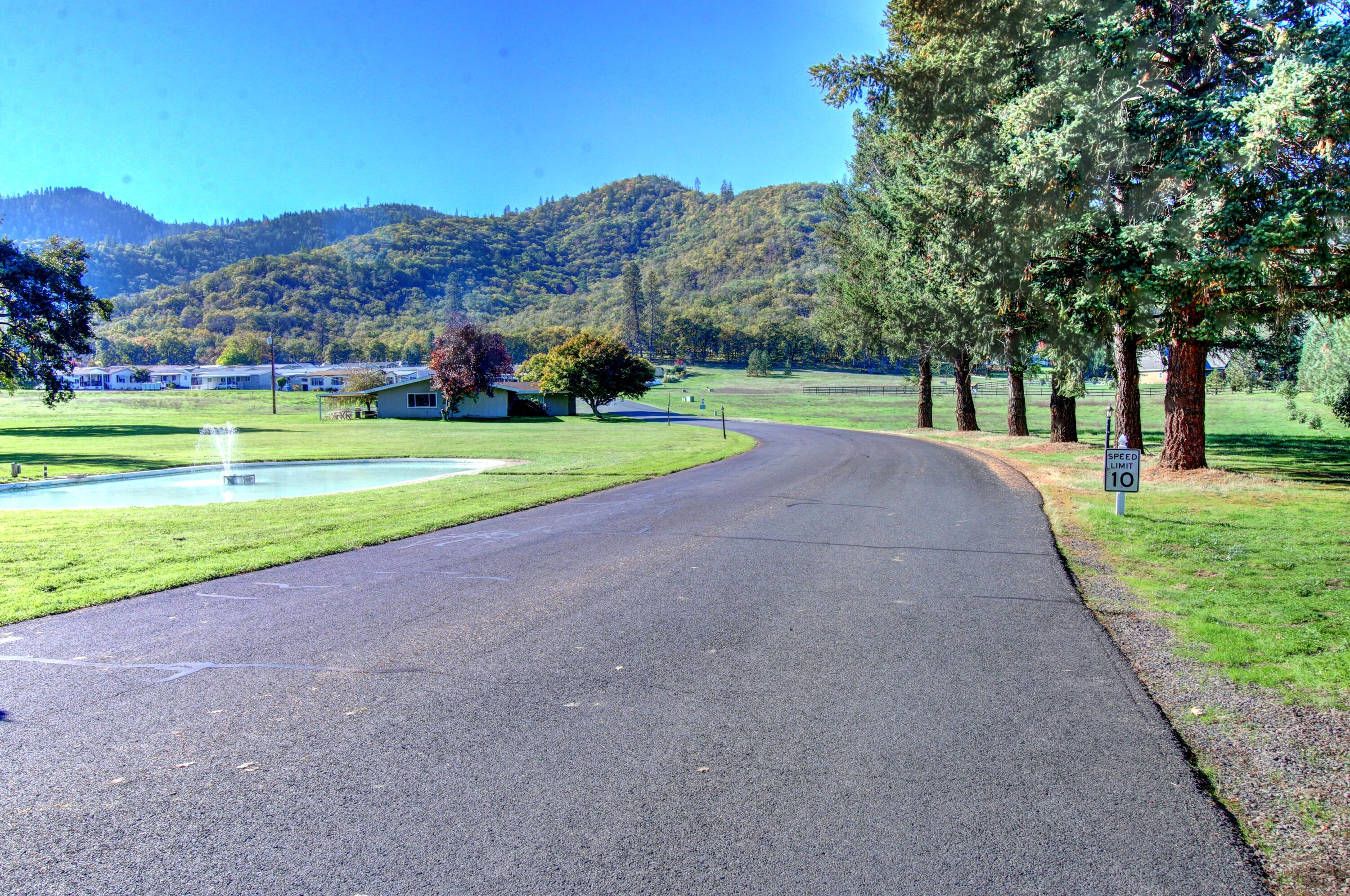 8401 Old Stage Road, Unit 46 Central Point, OR 97502 - Photo 23 of 26 24