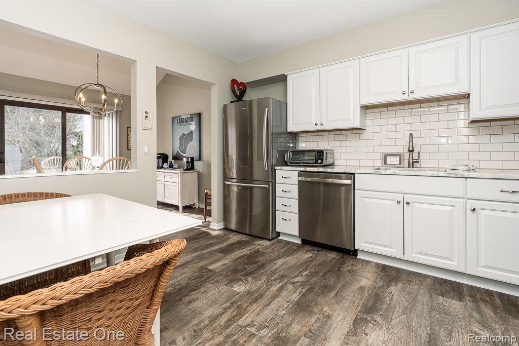 641 Ashley Circle East Rochester, MI 48307 - Photo 2 of 22 Updated Kitchen