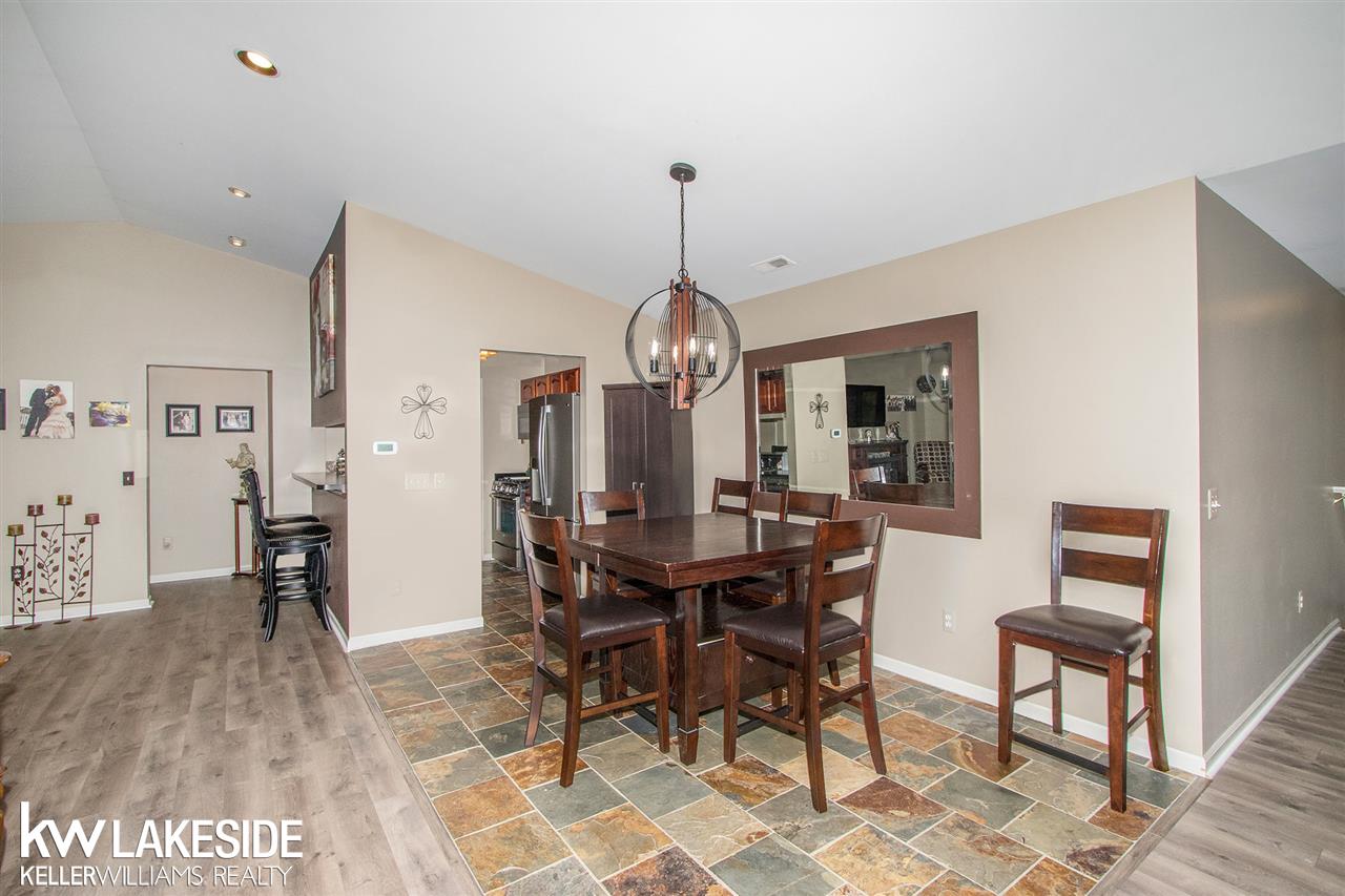 20624 Dunham Road Clinton Township, MI 48038 - Photo 7 of 21 31381965-6.JPG