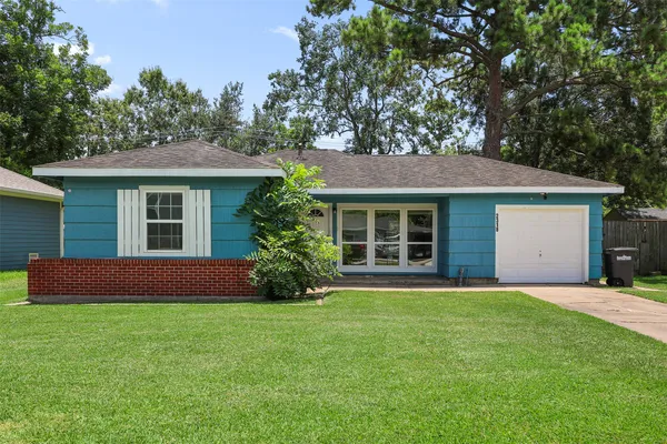 $1,650 | 2318 Pecan Street, Dickinson, TX 77539