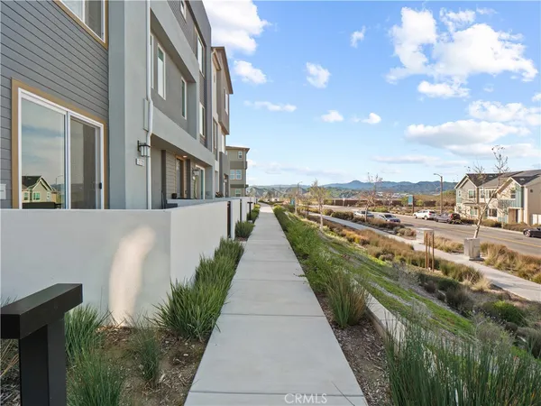 $749,999 | 27129 Valley Oak, Valencia, CA 91381