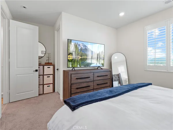 $749,999 | 27129 Valley Oak, Valencia, CA 91381