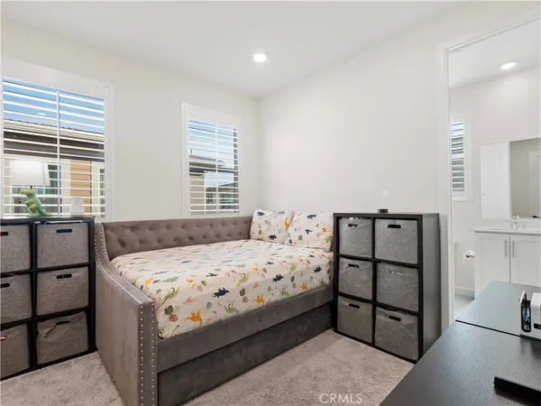 $749,999 | 27129 Valley Oak, Valencia, CA 91381