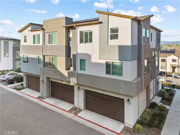 $749,999 | 27129 Valley Oak, Valencia, CA 91381