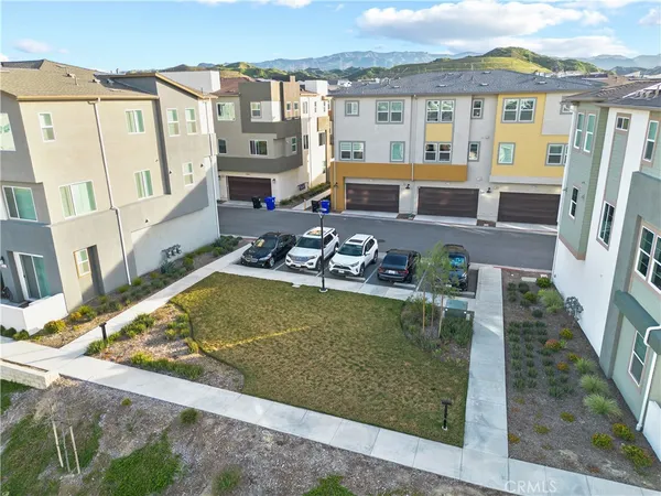 $749,999 | 27129 Valley Oak, Valencia, CA 91381