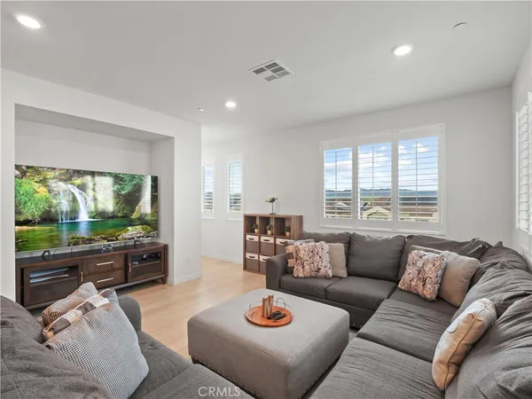 $749,999 | 27129 Valley Oak, Valencia, CA 91381