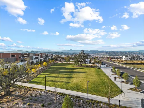 $749,999 | 27129 Valley Oak, Valencia, CA 91381