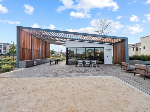 $749,999 | 27129 Valley Oak, Valencia, CA 91381