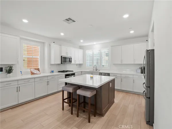 $749,999 | 27129 Valley Oak, Valencia, CA 91381