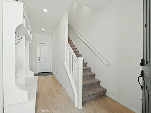 $749,999 | 27129 Valley Oak, Valencia, CA 91381