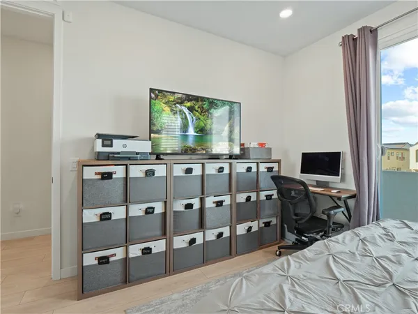 $749,999 | 27129 Valley Oak, Valencia, CA 91381