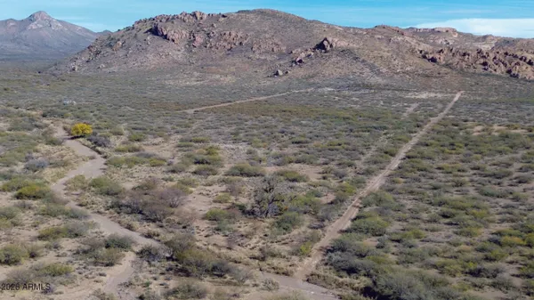 a view of a dry field
