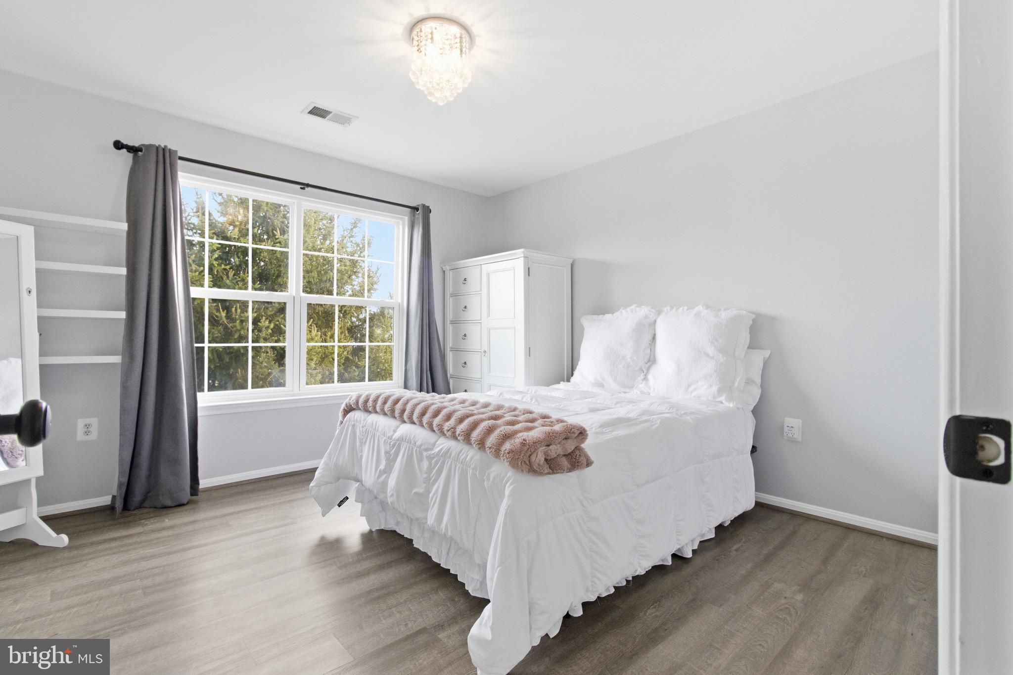 720 Vista Ridge Drive Northeast Leesburg, VA 20176 - Photo 25 of 61 Bedroom 3 with newer LVP flooring & large closet