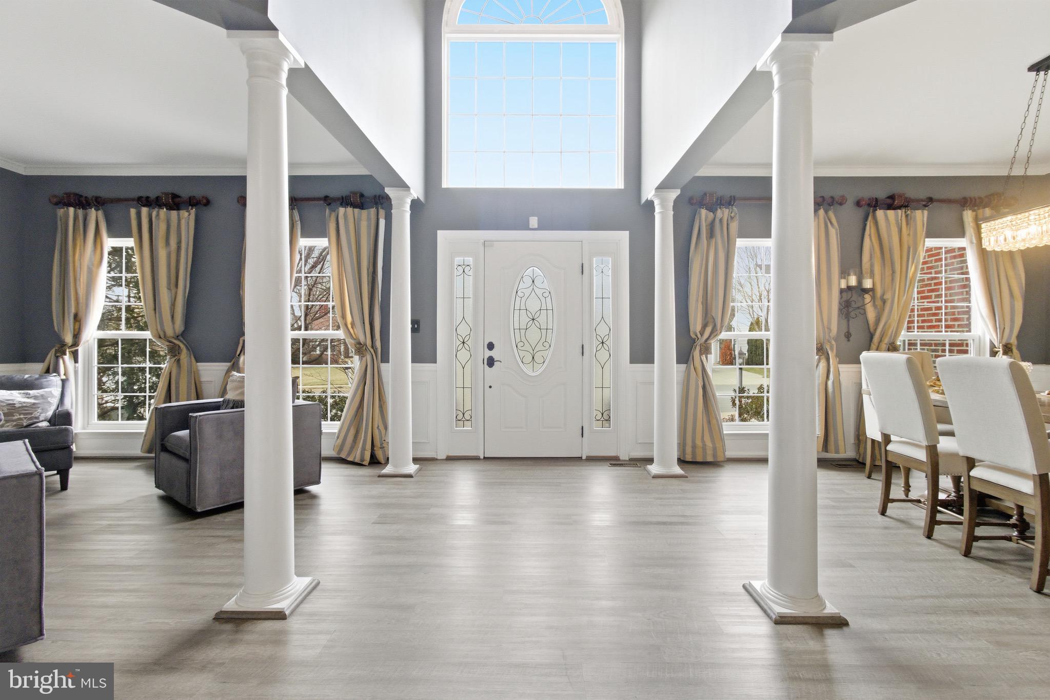 720 Vista Ridge Drive Northeast Leesburg, VA 20176 - Photo 4 of 61 2 story foyer w/new upper glass window