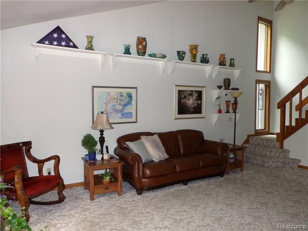 9169 Mabley Hill Road Fenton, MI 48430 - Photo 4 of 33 6 Great Rm 2_9169 Mabley Hill 258.JPG