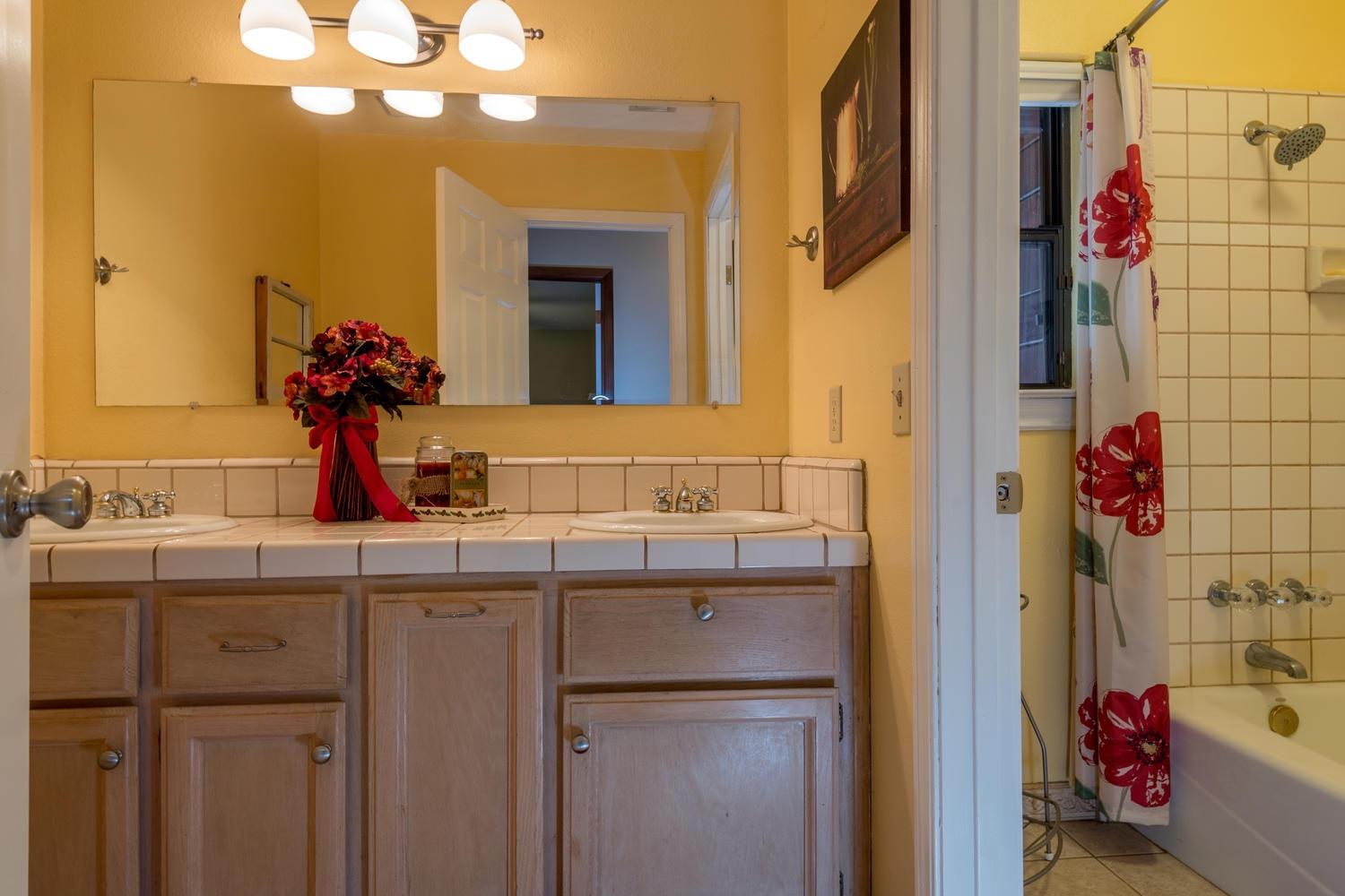 298 South Rainbow Route Sanger, CA 93657 - Photo 14 of 37 Gallery Image 14