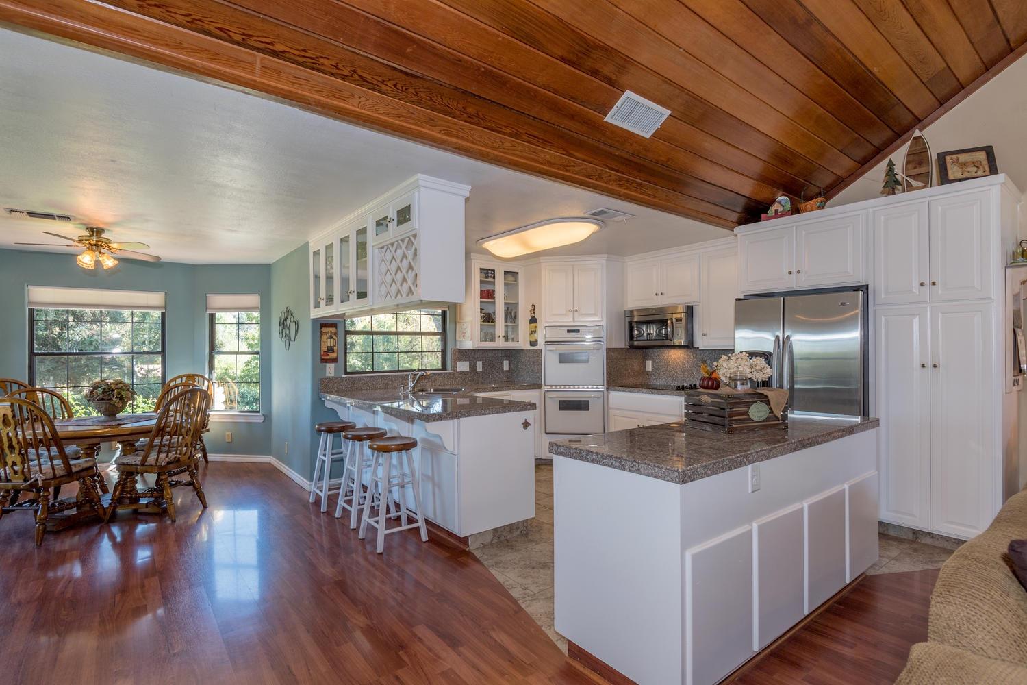298 South Rainbow Route Sanger, CA 93657 - Photo 4 of 37 Gallery Image 4