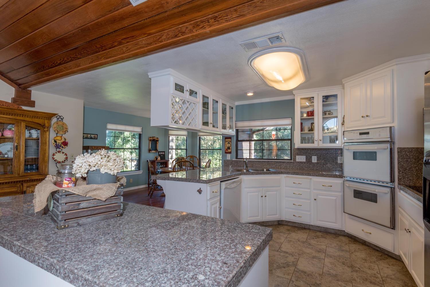 298 South Rainbow Route Sanger, CA 93657 - Photo 5 of 37 Gallery Image 5