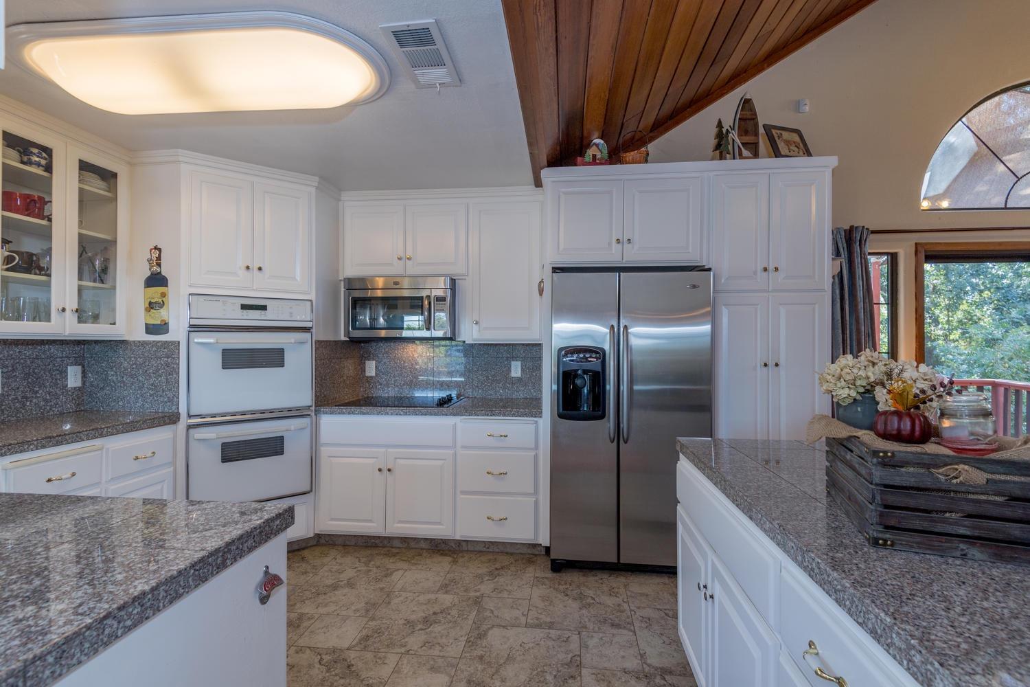 298 South Rainbow Route Sanger, CA 93657 - Photo 6 of 37 Gallery Image 6