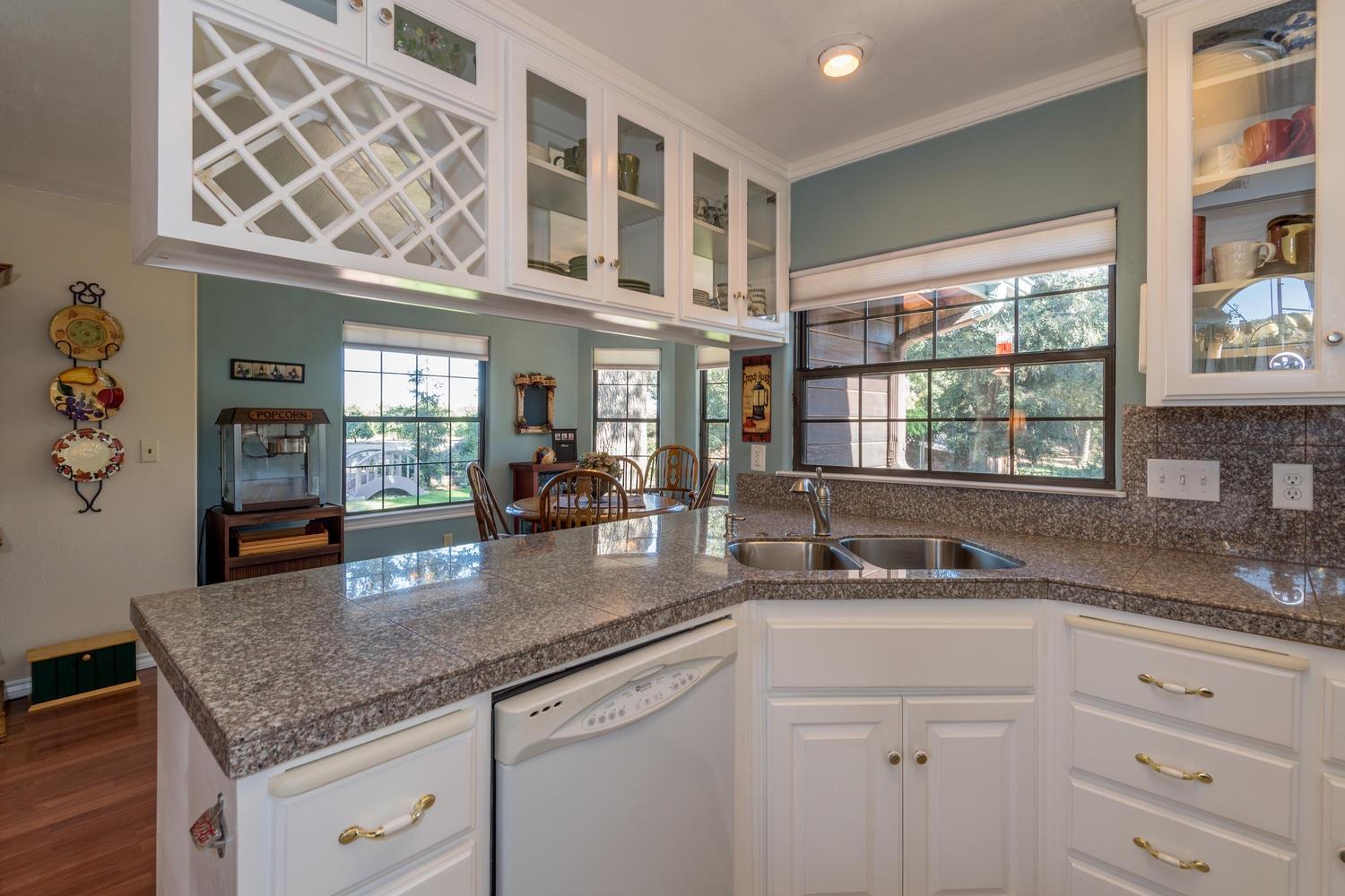 298 South Rainbow Route Sanger, CA 93657 - Photo 7 of 37 Gallery Image 7