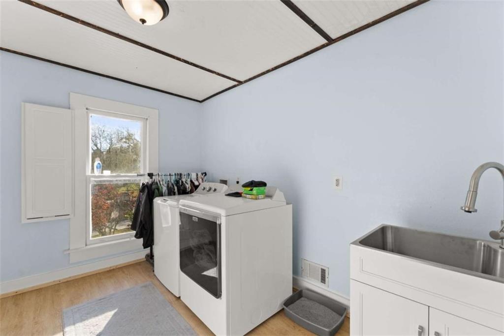 6622 Old Cleveland Road Clermont, GA 30527 - Photo 40 of 69 a utility room with dryer and washer