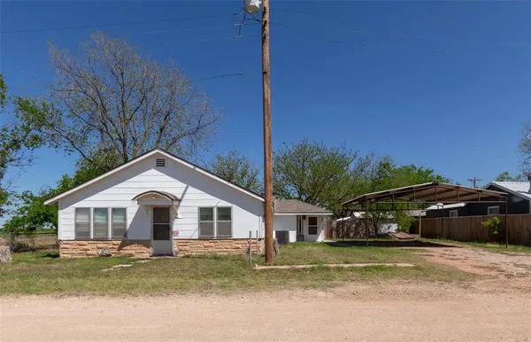 $140,000 | 242 East Hamilton Street, Stamford, TX 79553