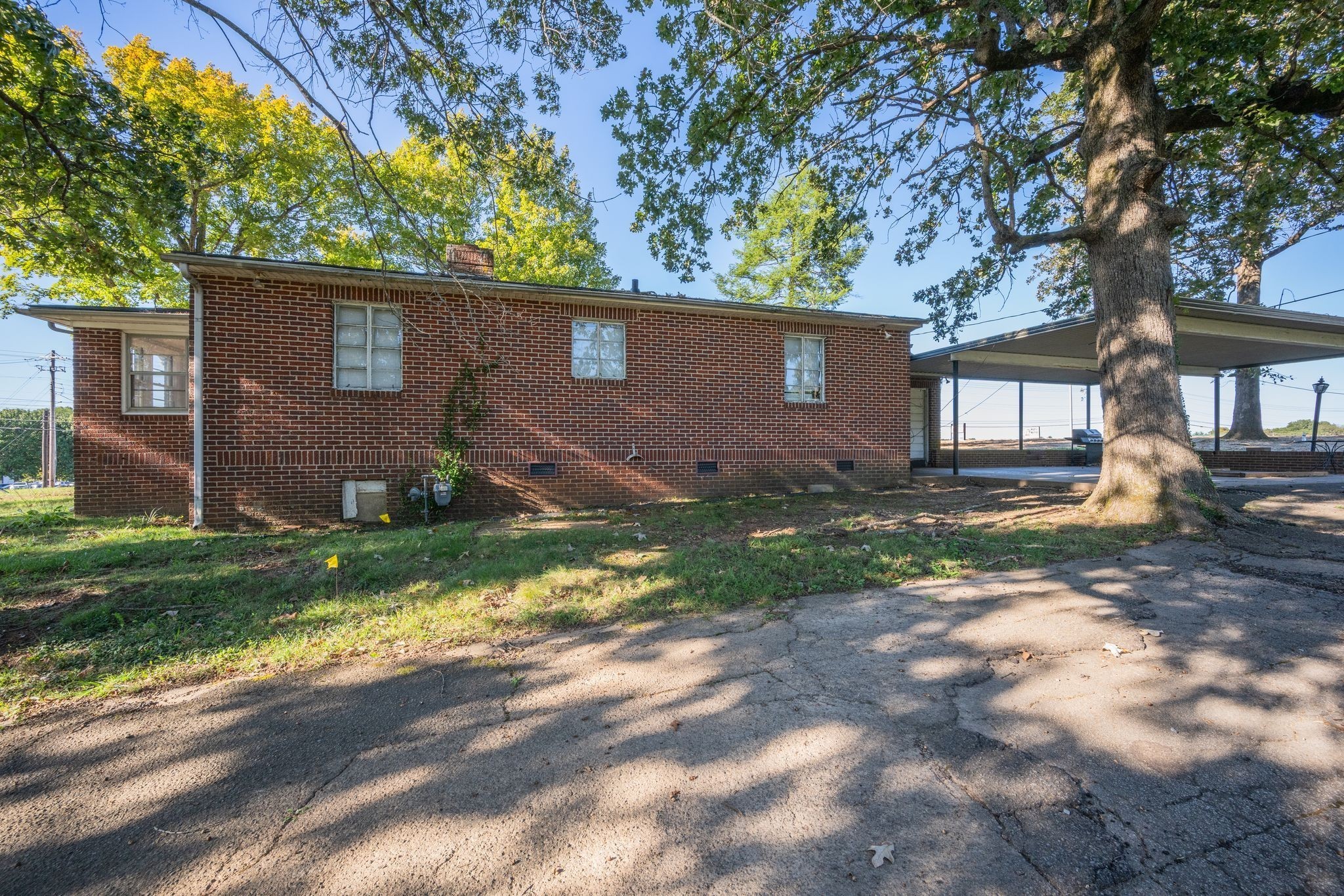 101 Sunset Road Dickson, TN 37055 - Photo 5 of 8 a backyard of a house with lots of green space