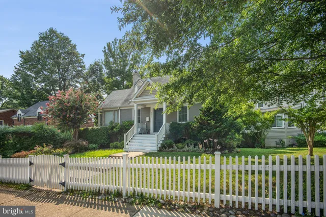 $4,385 | 2612 Fordham Road, Alexandria, VA 22302