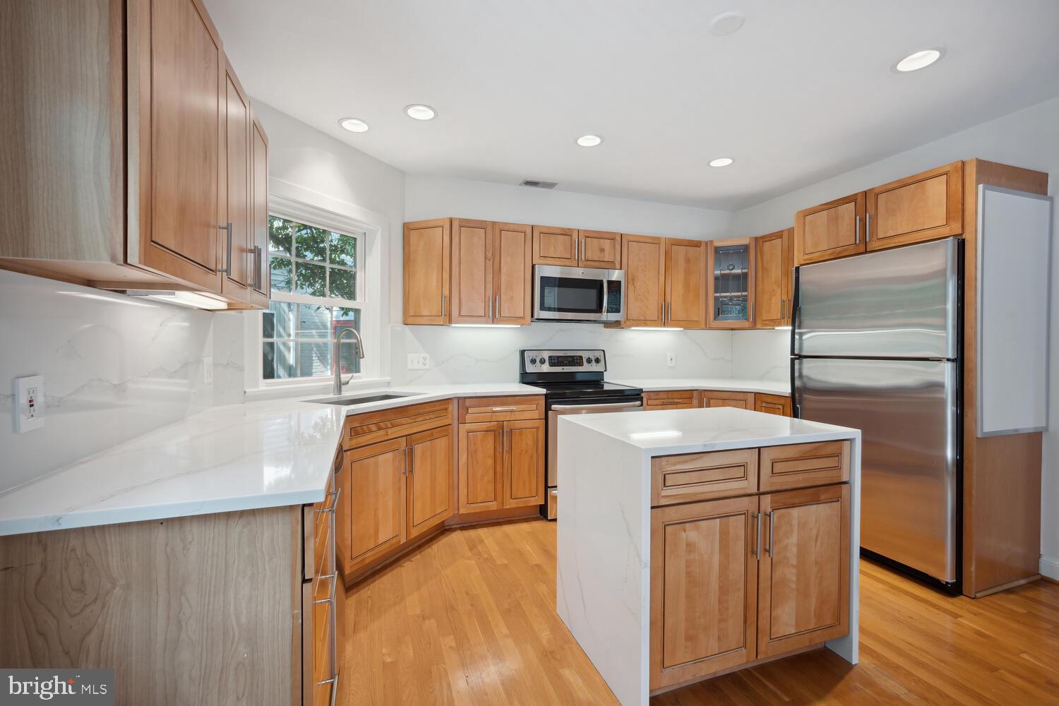 2612 Fordham Road Alexandria, VA 22302 - Photo 3 of 20