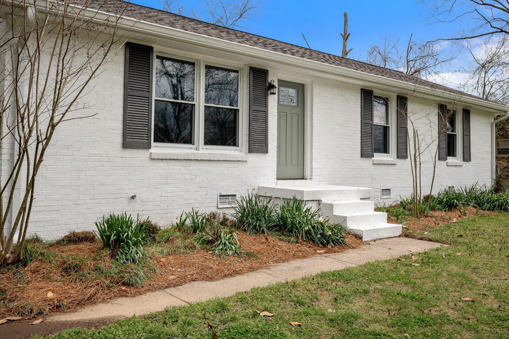1080 Slaters Creek Road Goodlettsville, TN 37072 - Photo 2 of 22 a front view of a house