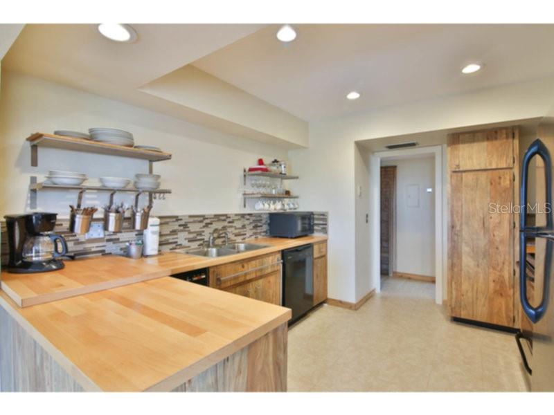 460 Beach Road, Unit A1 Sarasota, FL 34242 - Photo 8 of 15 Gallery Image 8