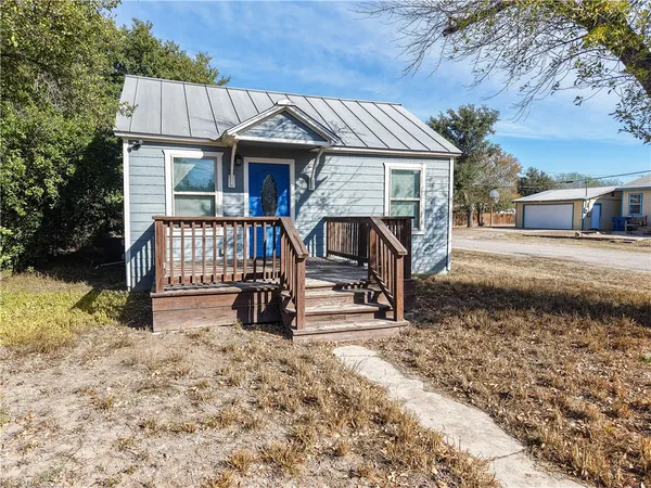 a view of house with a yard