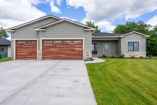 $649,900 | 361 Linda Lane, Bettendorf, IA 52722