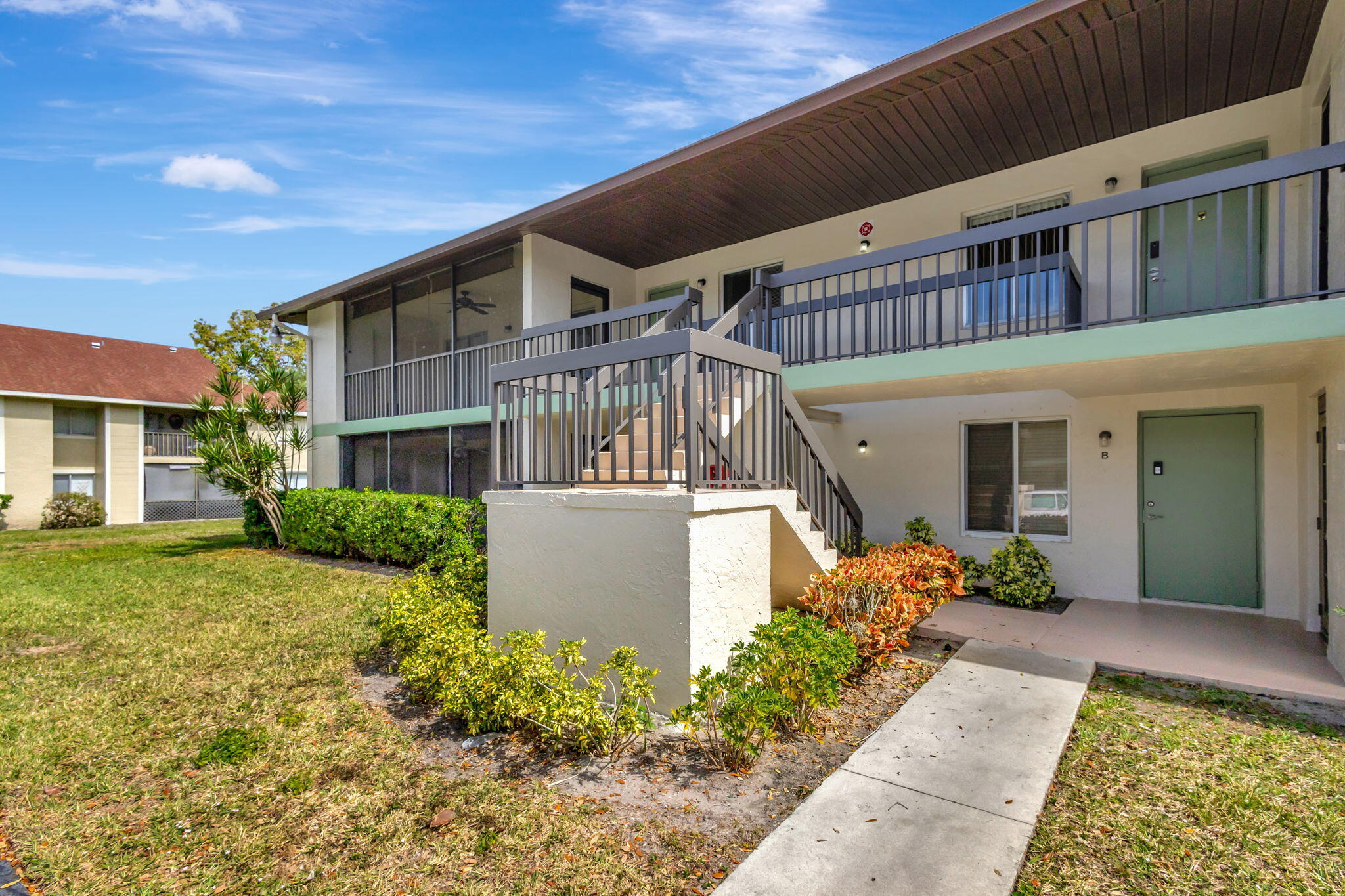 6458 Chasewood Drive, Unit E Jupiter, FL 33458 - Photo 22 of 33 a front view of a house with garden